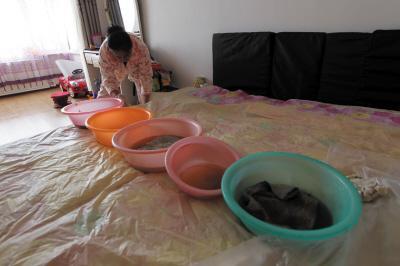 曲靖楼上漏水，住户失联，小区没物管，业主维权难！律师来支招……